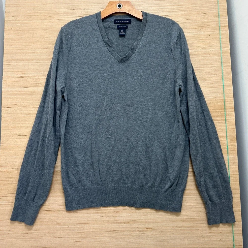 Banana Republic Mens Medium Grey Silk Cotton Cashmere V-Neck Sweater
